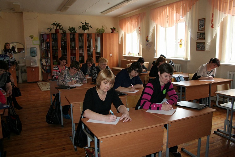 Тюменские родители прожили один день в роли учеников и воспитанников детских садов