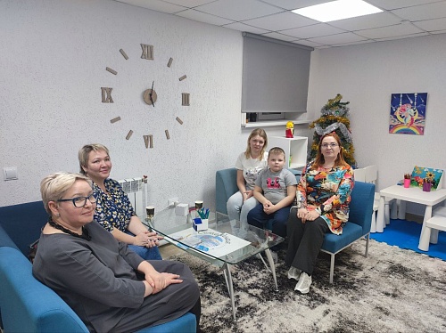 Почти пять тысяч членов семей военнослужащих получили помощь в социальных гостиных Тюменской области