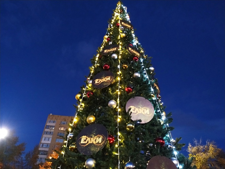 В Тюмени у драмтеатра снимали комедию "Ёлки"