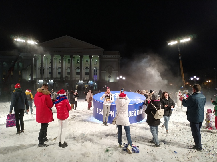 В Тюмени у драмтеатра снимали комедию "Ёлки"