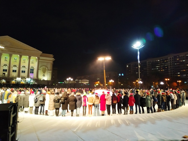 В Тюмени у драмтеатра снимали комедию "Ёлки"