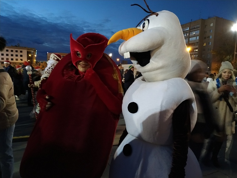 В Тюмени у драмтеатра снимали комедию "Ёлки"