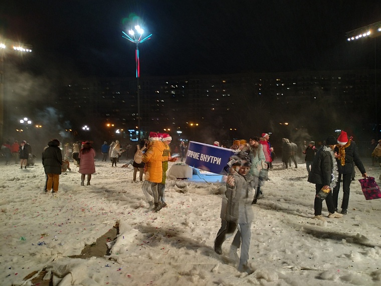 В Тюмени у драмтеатра снимали комедию "Ёлки"