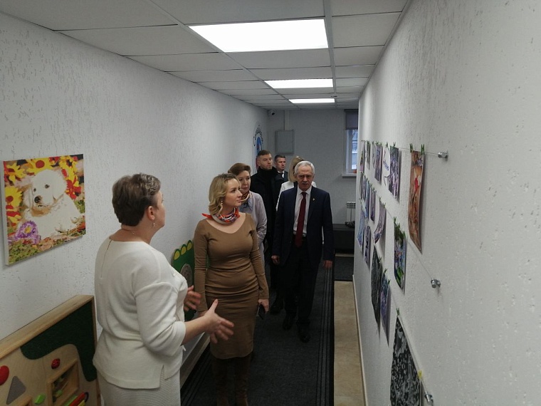 В центре Семья