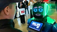 На тюменском ж/д вокзале безопасному поведению пассажиров научил робот