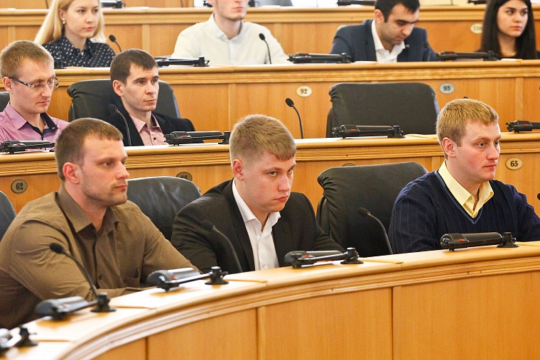 Молодежная палата при облдуме обновилась более чем наполовину