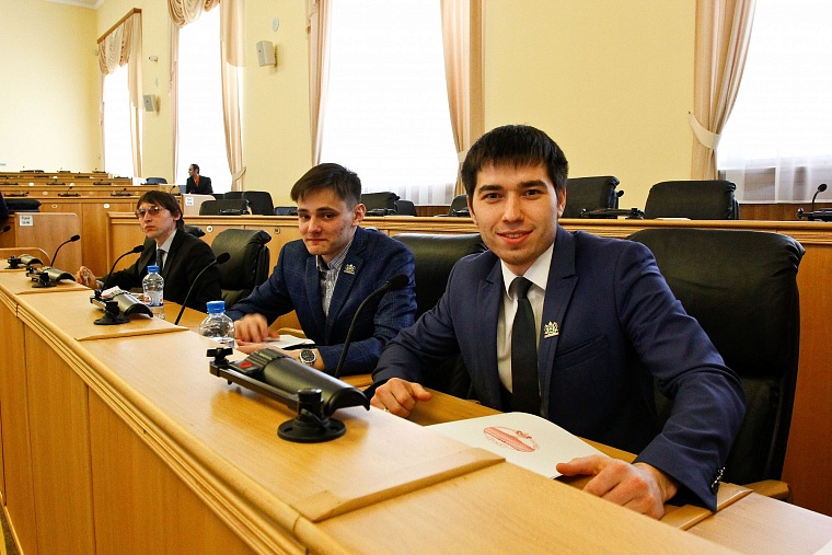 Молодежная палата при облдуме обновилась более чем наполовину