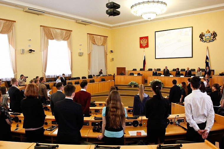 Молодежная палата при облдуме обновилась более чем наполовину