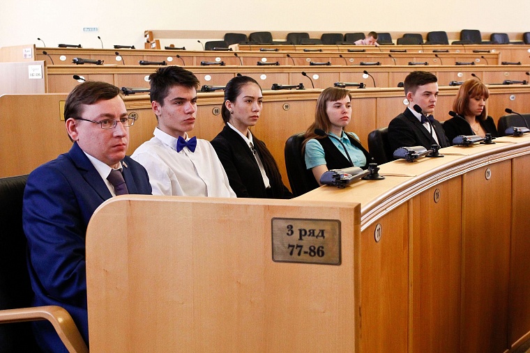 Молодежная палата при облдуме обновилась более чем наполовину