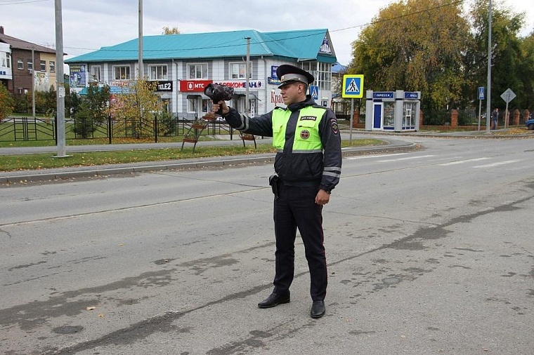 Александр Моор поздравил сотрудников ГИБДД с профессиональным праздником