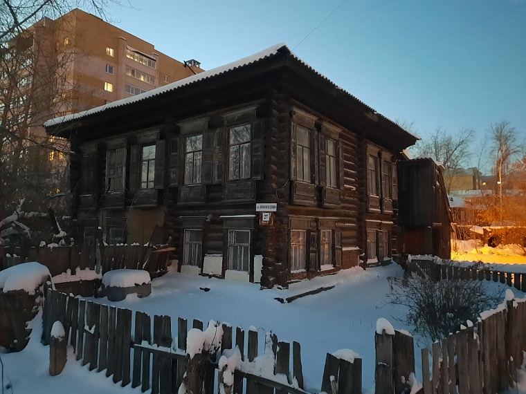 Что не так с улицей Новогодней в Тюмени. Репортаж