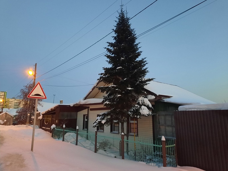 Что не так с улицей Новогодней в Тюмени. Репортаж