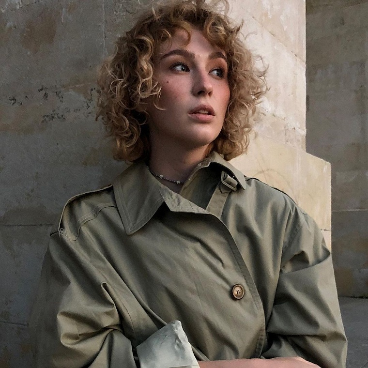 Блогер, тренер, каратистка? Более сотни девушек борются за сердце тюменского ведущего