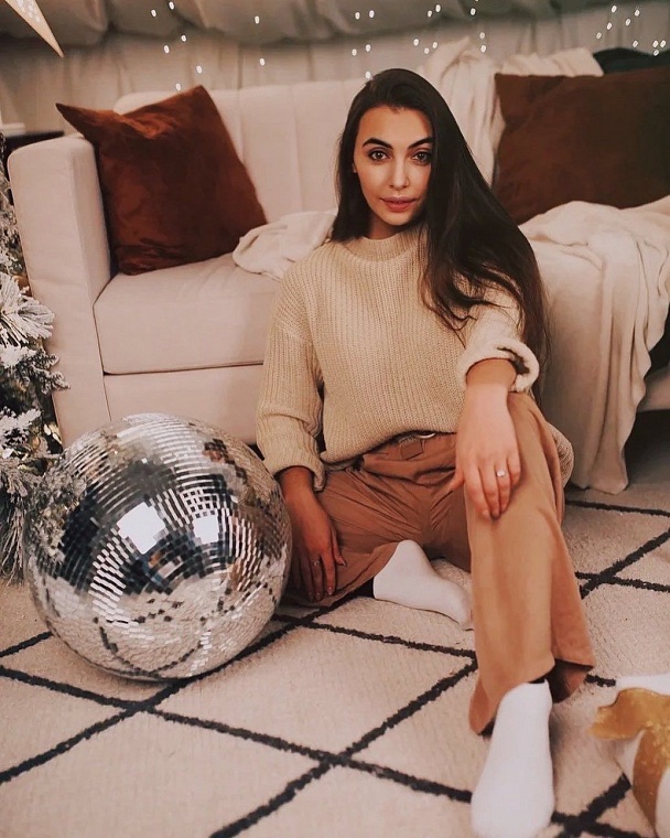 Блогер, тренер, каратистка? Более сотни девушек борются за сердце тюменского ведущего