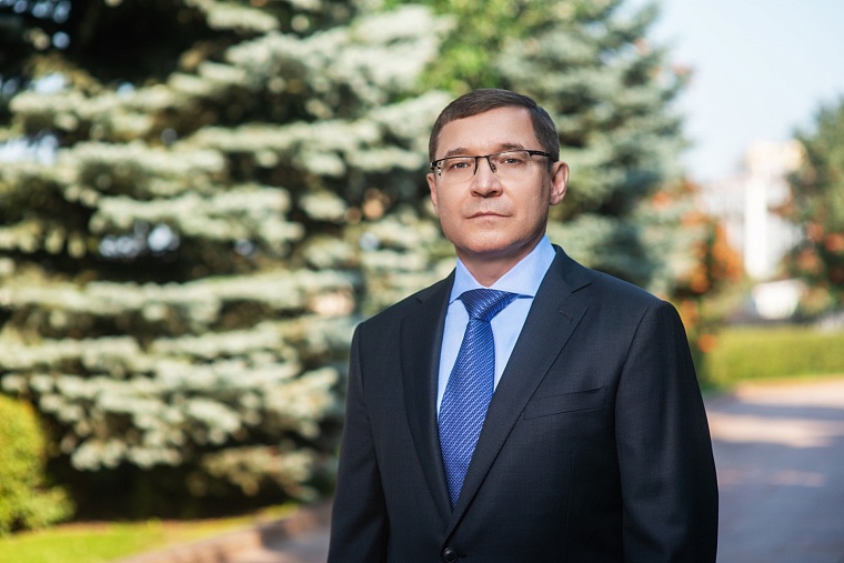 Владимир Якушев поздравил воинов-танкистов с профессиональным праздником