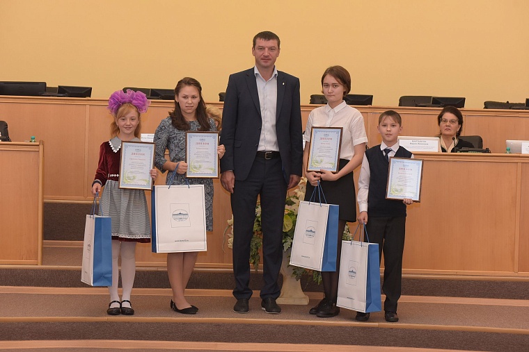 Юных художников наградили за рисунки, посвященные экологии