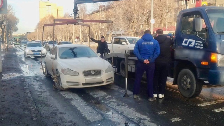 Тюменца, лишенного права управления транспортом, поймали за рулем с помощью "Паутины"