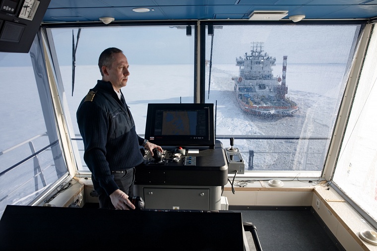 В Обской губе с участием ледоколов прошли учения по ликвидации разлива нефти