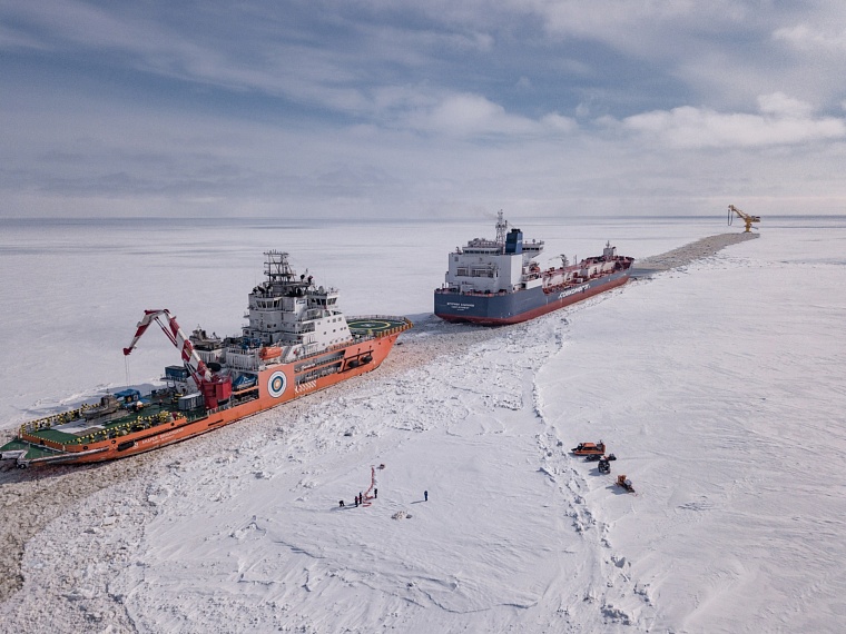 В Обской губе с участием ледоколов прошли учения по ликвидации разлива нефти