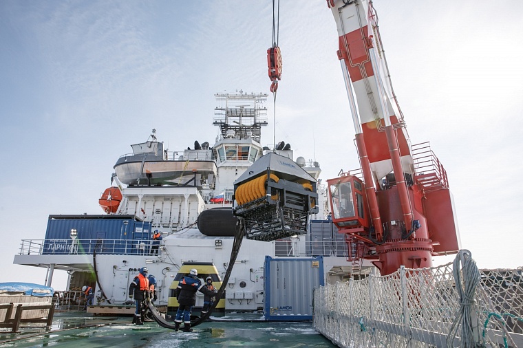 В Обской губе с участием ледоколов прошли учения по ликвидации разлива нефти