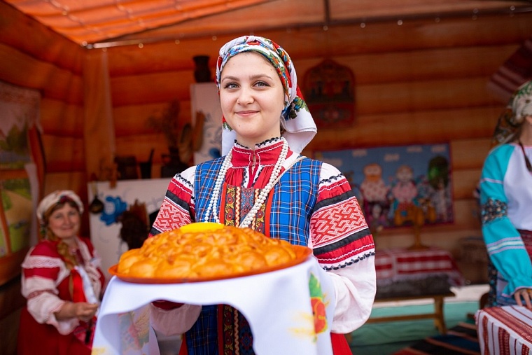 "Мост дружбы" вновь развернется на площади 400-летия Тюмени