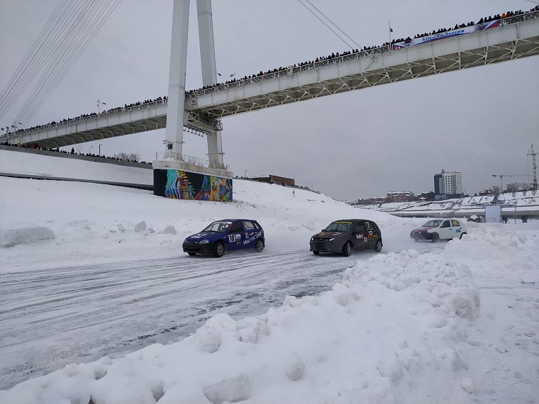 Спасение манекена и дрифт на полицейских машинах. В Тюмени продолжается "Спецоперация "Лед"