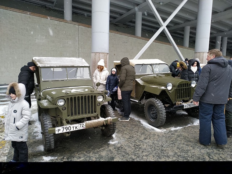 Спасение манекена и дрифт на полицейских машинах. В Тюмени продолжается "Спецоперация "Лед"