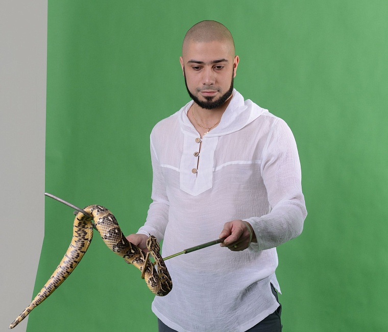 Весело и опасно: тюменец Феликс Булатов держит дома крокодила