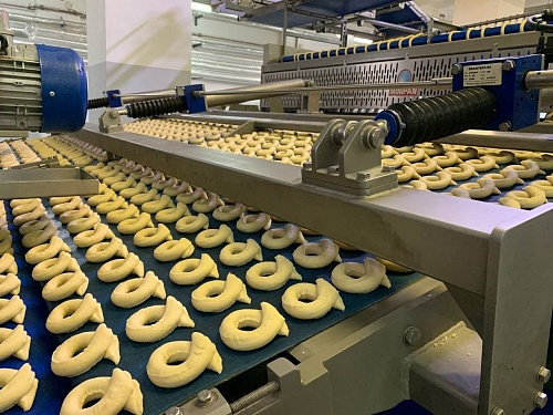 Губернатор Тюменской области побывал на кондитерском предприятии в Ялуторовске