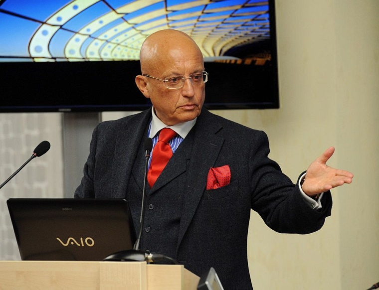 Как выжить в стеклянном доме?