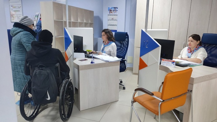 Тюменских инвалидов трудоустраивают в сферы образования, здравоохранения, ИТ