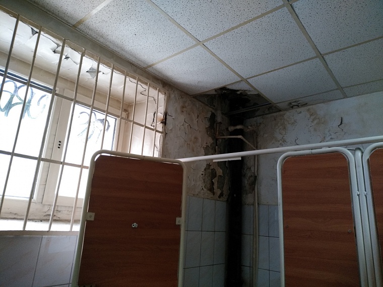 В Тюмени приступили к сносу главного корпуса ТюмГУ