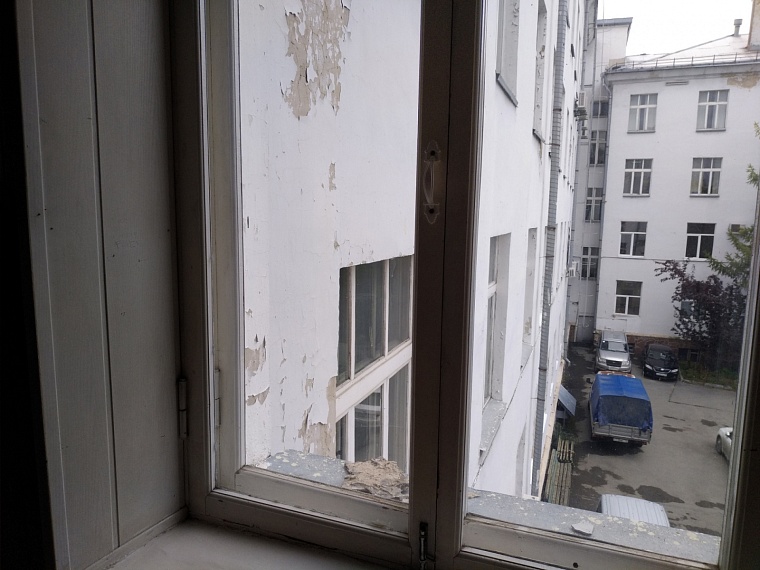 В Тюмени приступили к сносу главного корпуса ТюмГУ