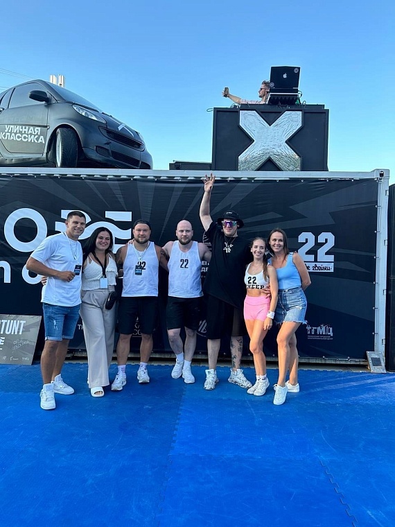 С Днем города тюменцев поздравили чирлидеры