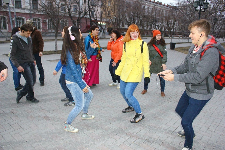 Афиша на уик-энд: танцы на улице, скейтборды и фламинго-пати