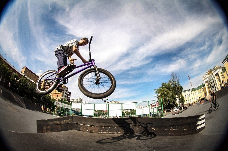 Афиша на уик-энд: танцы на улице, скейтборды и фламинго-пати