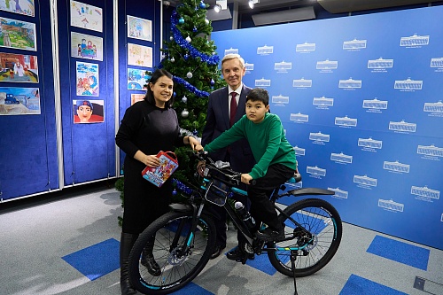 Андрей Артюхов исполнил мечты двух тюменских ребят