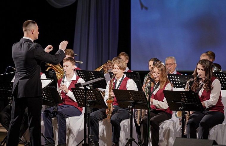 Детские школы искусств Тюменской области оснастили новыми музыкальными инструментами