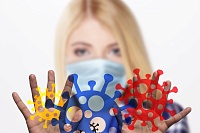 Роспотребнадзор ответил на популярные вопросы о новом штамме коронавируса