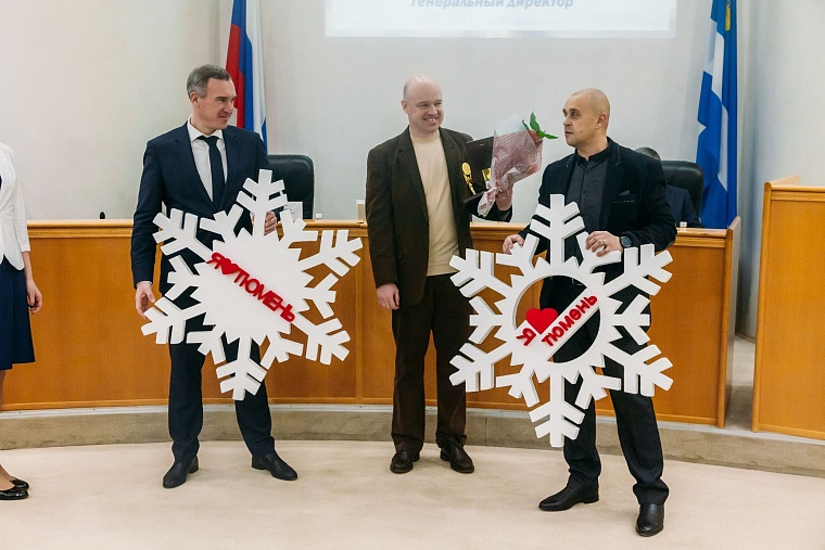 Руслан Кухарук вспомнил о работе в лесопитомнике и наградил тюменских работодателей