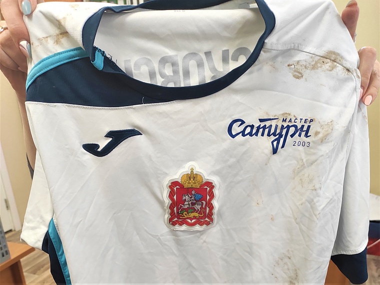 В Тюмени уборщица гостиницы выбросила в мусор футбольную форму москвичей