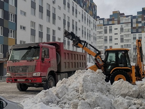 Стихийный снежный полигон в Тюменской слободе ликвидируют за семь суток