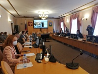 В  областной думе началось первое очное заседание комитета после летних каникул
