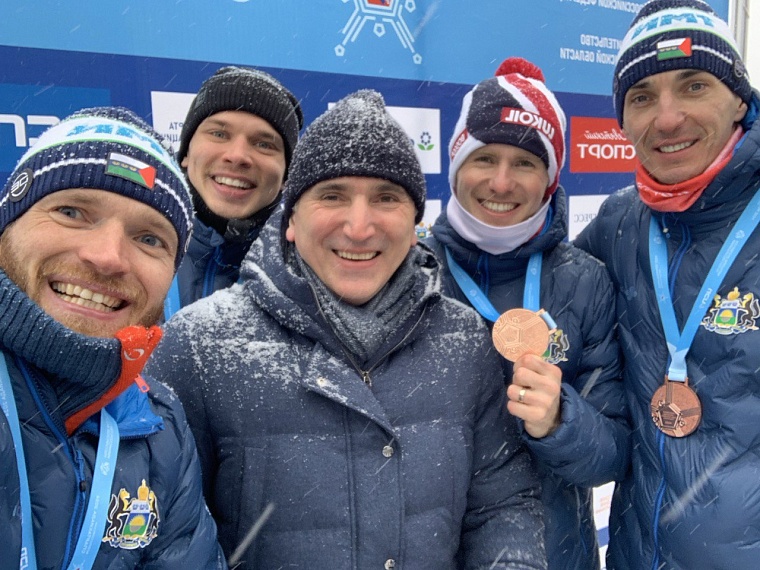 Александр Моор поздравил тюменских лыжников с бронзой в эстафете Спартакиады сильнейших