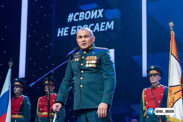 Александр Моор поздравил  Героя России Рустама Сайфуллина с днем рождения