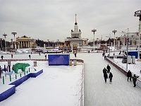 Каток на ВДНХ в Москве