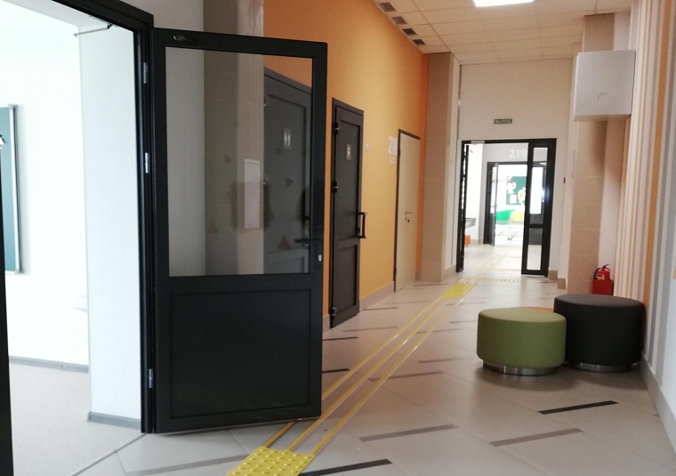 Возбуждено дело против директора тюменской школы, где учеников оставили без обедов