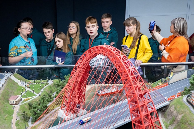 Дети участников СВО из Тюменской области провели новогодние каникулы в Москве