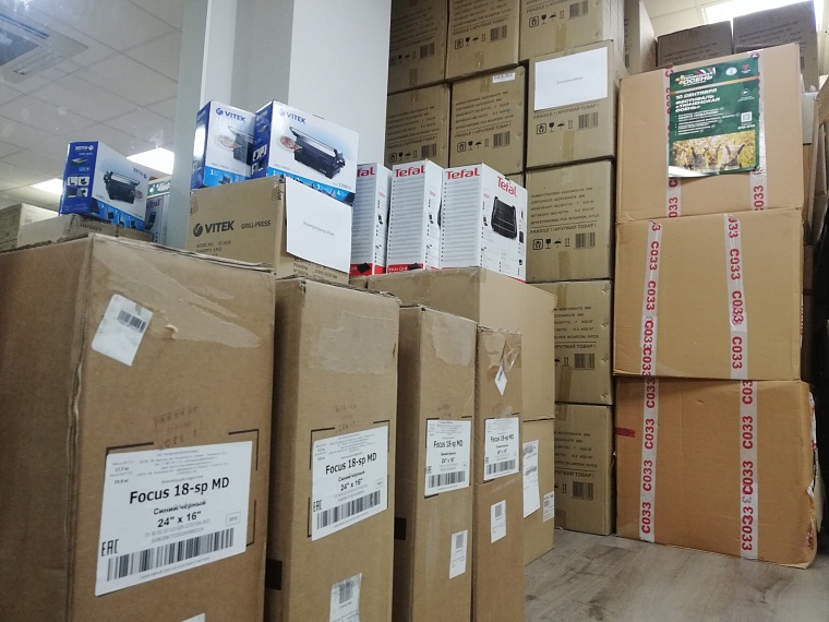 Смартфоны, электросамокаты, бытовая техника: журналистам показали подарки для участников викторины "Zнай свой край"