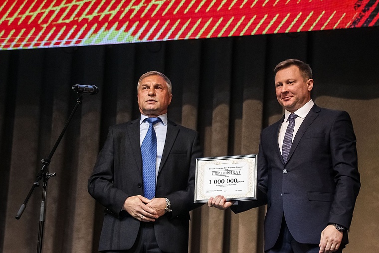 Губернатор Владимир Якушев рассказал, как прожил неделю в аэропорту Рощино